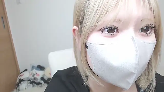 Snapshot of yuna_rin chatting on March 8, 2026, 11:35 am yuna rin online show from March 8, 2026, 11:35 am