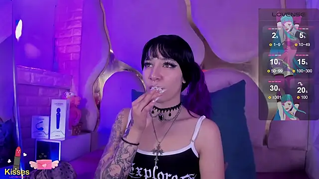 Niina Sissy online show from July 12, 2026, 6:14 am