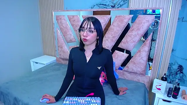 Niina Sissy online show from December 18, 2025, 6:29 am