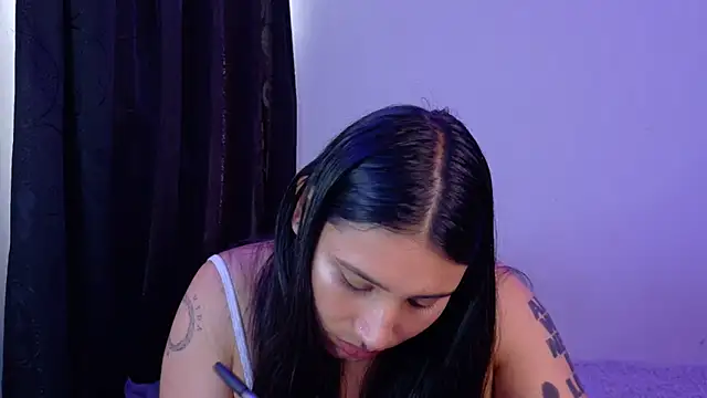 Snapshot of Linda_andrew chatting on June 4, 2026, 5:17 pm Linda andrew online show from June 4, 2026, 5:17 pm