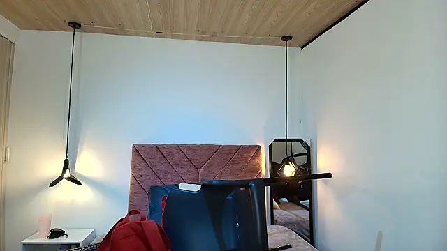 Hanna Lee   online show from February 10, 2026, 7:35 pm