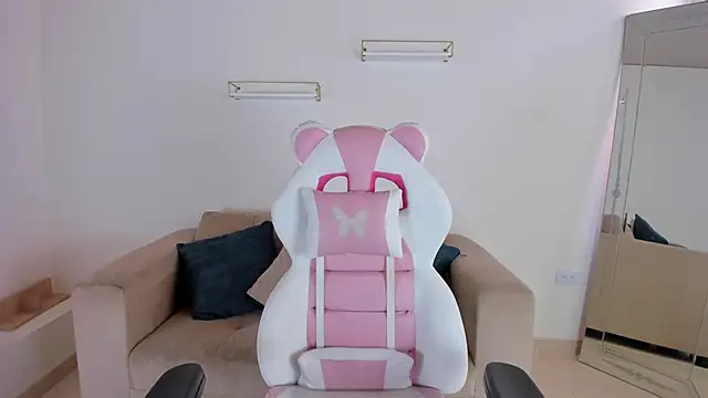 april smiith online show from October 2, 2025, 12:52 pm