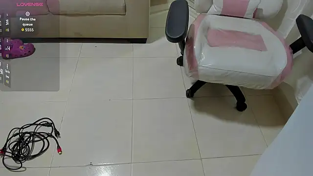 april smiith online show from September 24, 2025, 2:51 am