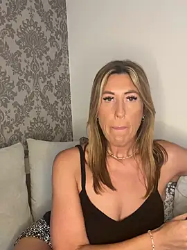 CurvyMILF Sienna online show from June 11, 2026, 7:11 pm
