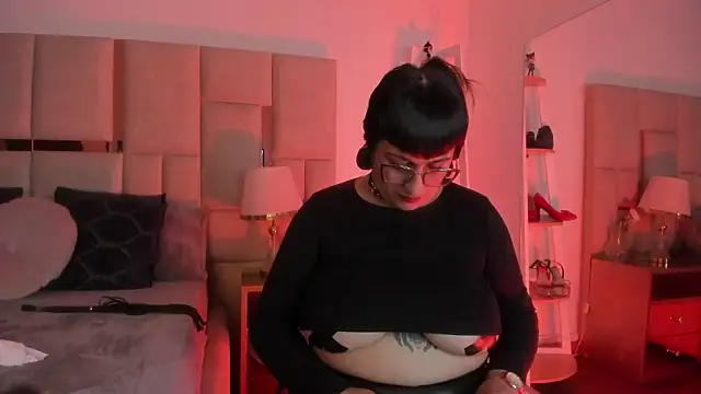 Violett Novoa online show from February 2, 2026, 8:08 pm