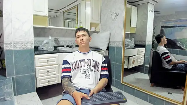 Thomas moon online show from September 24, 2025, 12:22 pm