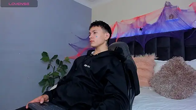 Thomas moon online show from October 30, 2025, 1:20 pm