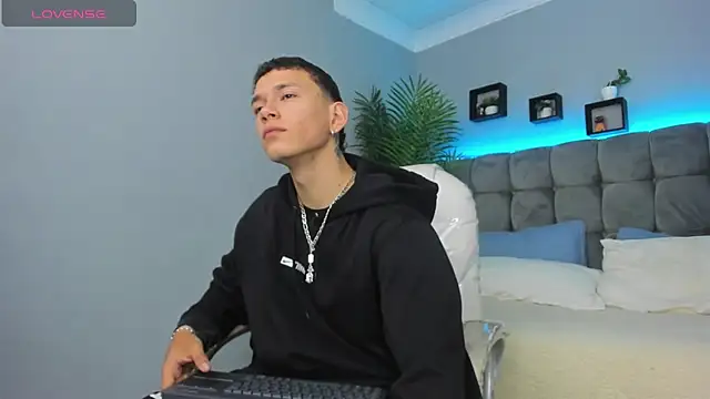 Thomas moon online show from March 3, 2026, 1:18 pm