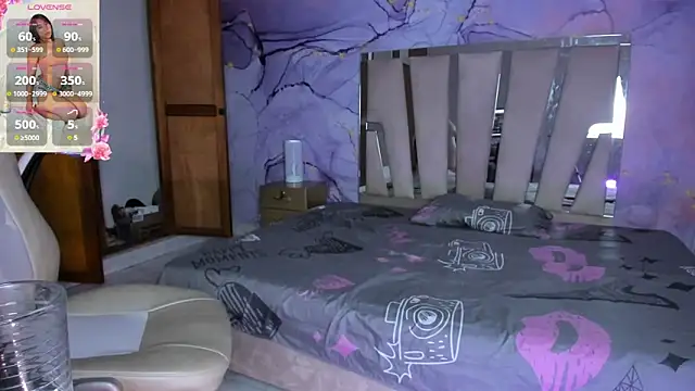 Elowen Clark online show from October 13, 2025, 8:10 pm