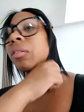 Elowen Clark online show from September 22, 2025, 6:47 pm