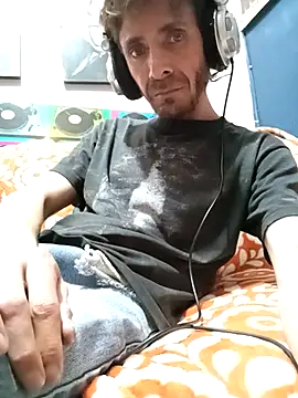 githot online show from December 4, 2025, 7:40 am