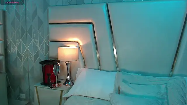 Sofia Stanley online show from November 10, 2025, 11:59 am