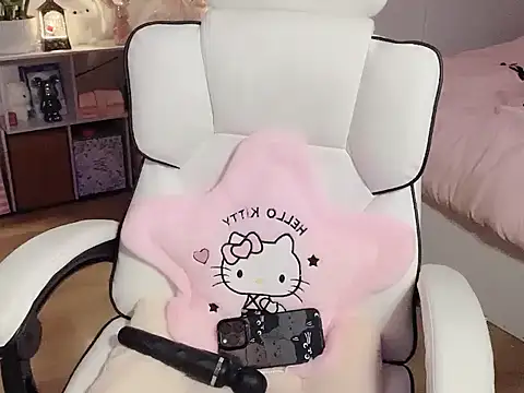 keelinnn19 online show from January 6, 2026, 8:13 pm