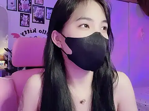 keelinnn19 online show from September 10, 2025, 6:18 pm