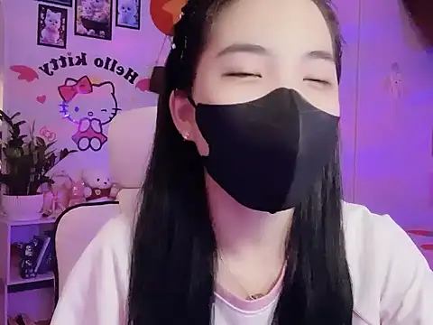 keelinnn19 online show from October 3, 2025, 5:58 pm