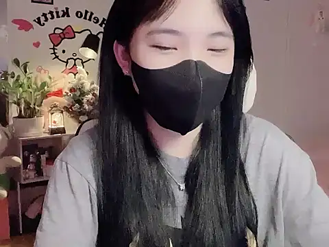 keelinnn19 online show from December 13, 2025, 8:04 pm