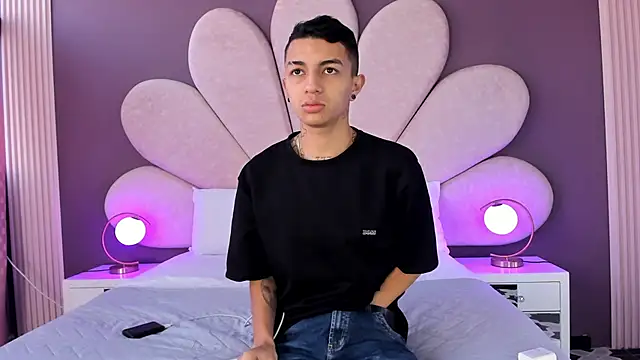 NickandAbby  online show from November 8, 2025, 11:47 am