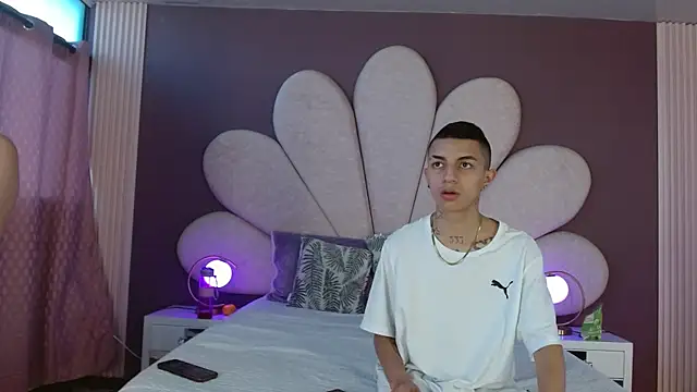 NickandAbby  online show from September 10, 2025, 12:48 pm