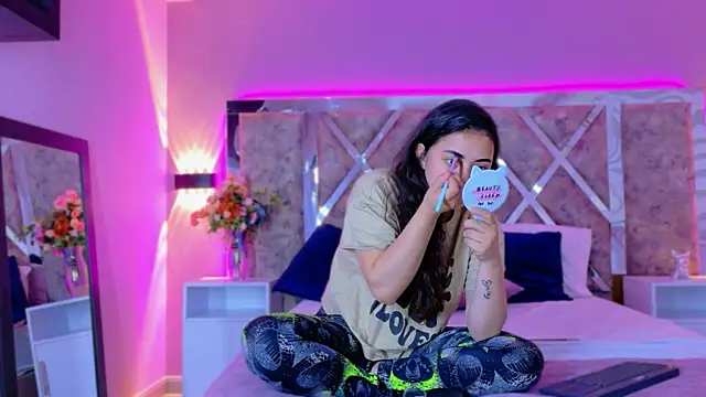 NickandAbby  online show from October 6, 2025, 12:17 pm