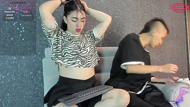 NickandAbby  online show from September 24, 2025, 12:00 pm