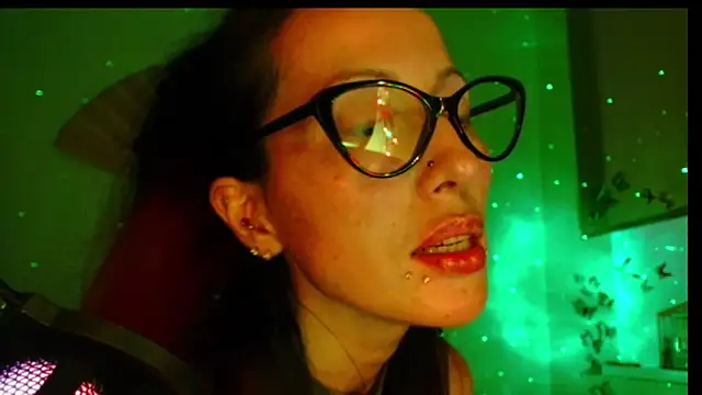 KiotoShine online show from October 8, 2025, 6:52 pm