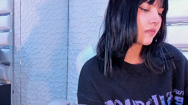 TatiLee online show from December 22, 2025, 12:49 pm