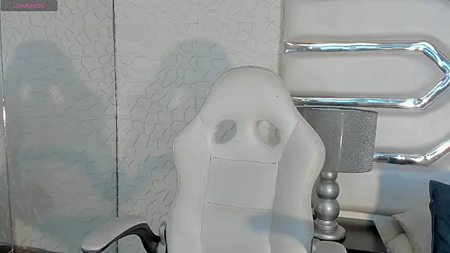 TatiLee online show from November 22, 2025, 5:34 pm