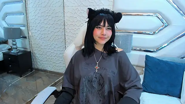 TatiLee online show from October 24, 2025, 9:52 am