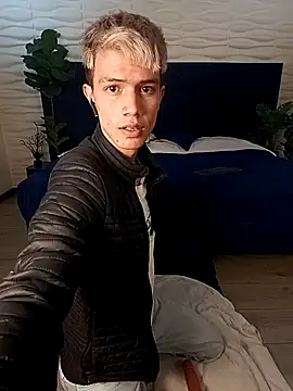 nicktorn online show from November 21, 2025, 4:06 pm