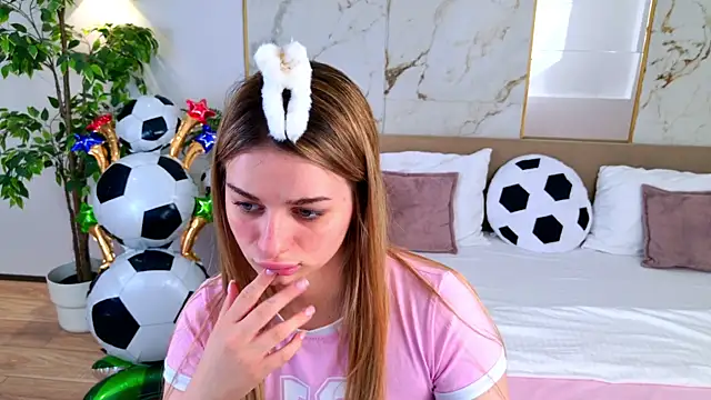 SweetyLicky online show from June 21, 2026, 4:02 pm
