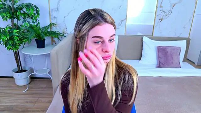 SweetyLicky online show from March 21, 2026, 4:11 pm