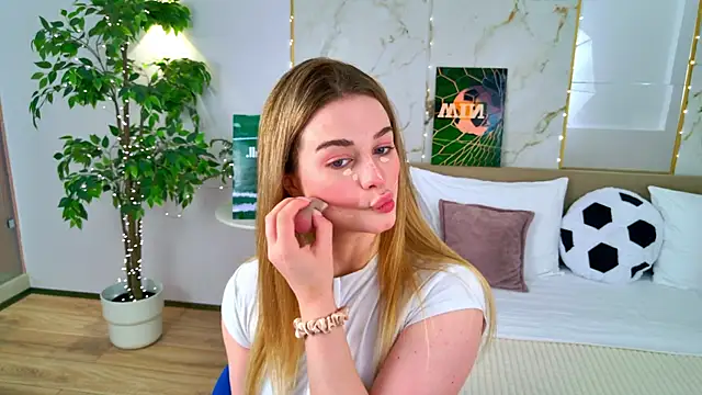 SweetyLicky online show from June 29, 2026, 4:17 pm