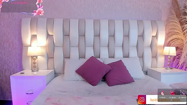 Viollet xoxo online show from March 20, 2026, 8:10 pm