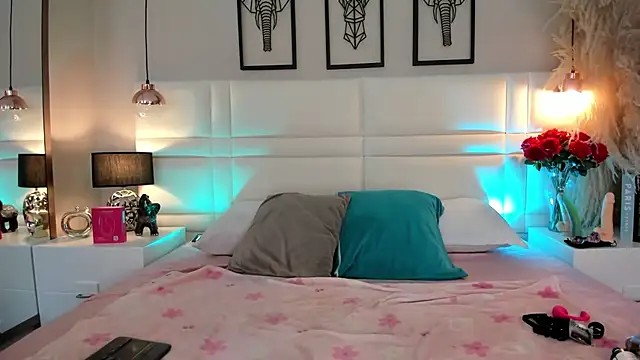 Viollet xoxo online show from November 9, 2025, 12:20 pm