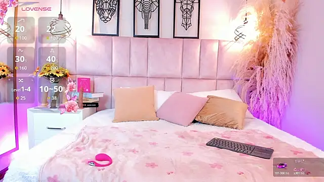 Viollet xoxo online show from March 4, 2026, 8:05 pm