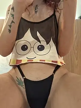 Snapshot of tinkerlu chatting on February 5, 2026, 7:37 am tinkerlu online show from February 5, 2026, 7:37 am