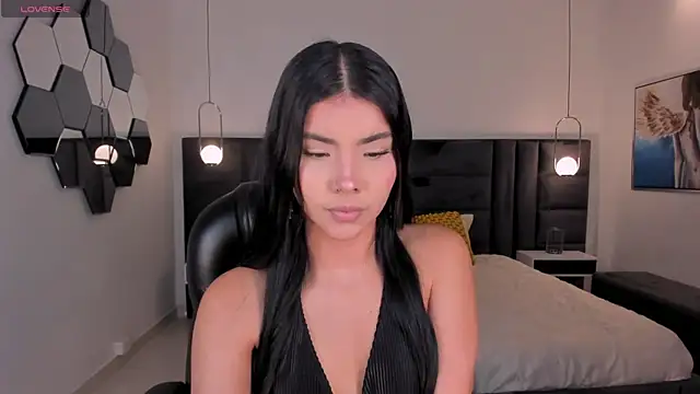 MiaLaurence online show from July 12, 2026, 5:14 pm