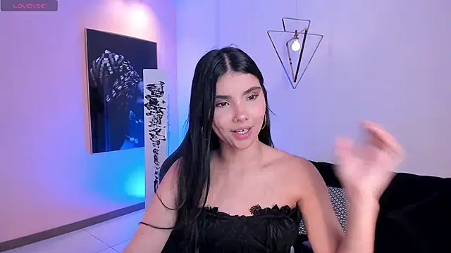 MiaLaurence online show from October 7, 2025, 7:04 pm