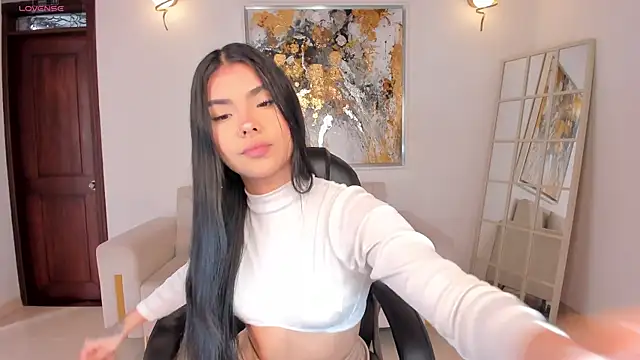 MiaLaurence online show from May 3, 2026, 5:16 pm