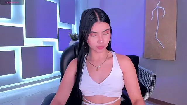 MiaLaurence online show from September 20, 2025, 7:30 pm