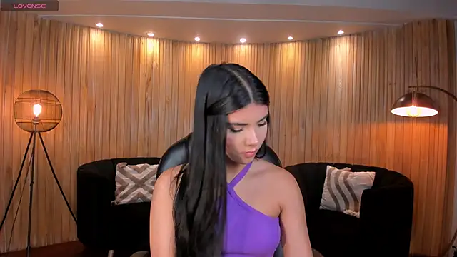 MiaLaurence online show from May 2, 2026, 7:19 pm