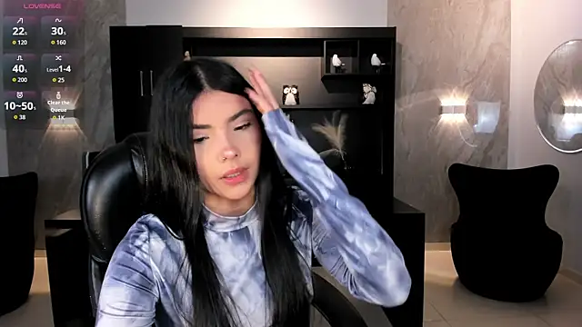 MiaLaurence online show from June 17, 2026, 7:35 pm