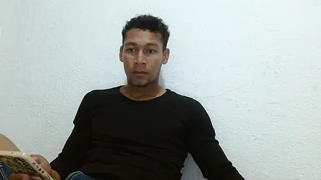 Snapshot of RyanLeon01 chatting on July 14, 2026, 10:49 pm RyanLeon01 online show from July 14, 2026, 10:49 pm