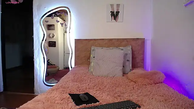 solpeich online show from November 7, 2025, 10:03 pm