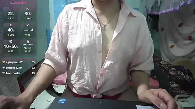 Xue weng online show from November 3, 2025, 1:04 pm