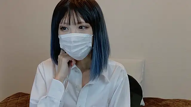 sarina at online show from December 4, 2025, 9:30 am