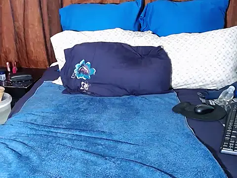 BOUNCINGASSX online show from July 15, 2026, 7:43 pm