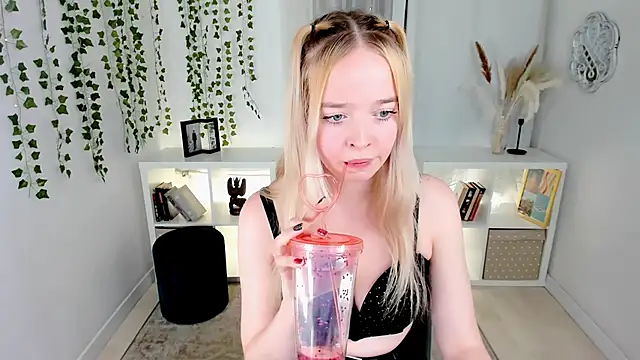 BellaMontgomery online show from November 2, 2025, 9:42 pm