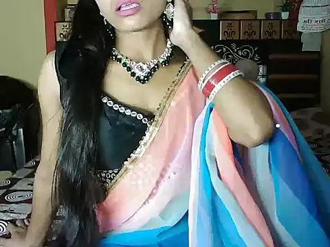 ROSE GOLDE online show from October 1, 2025, 3:05 pm