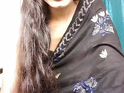 ROSE GOLDE online show from September 14, 2025, 5:02 pm